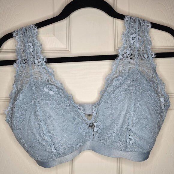 Three Like New UCA Bras - BLUE ONE IS NEW WITH TAGS! - Picture 4 of 16